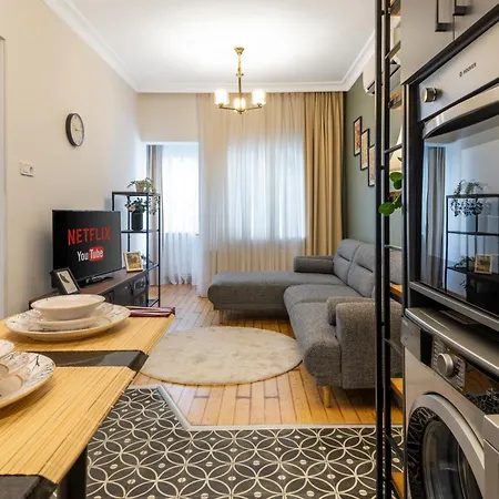 Georgeus 3 Bedrooms Апартаменты